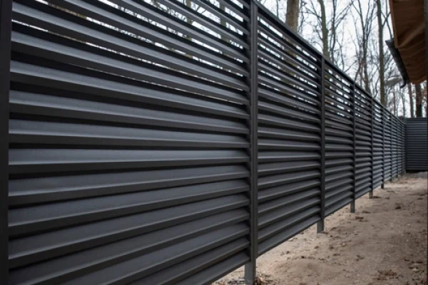 Aluminium-Louver-fence-full-length