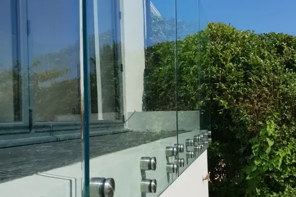 Structural Frameless-Glass-Balustrade-Button-Fixed-Hove